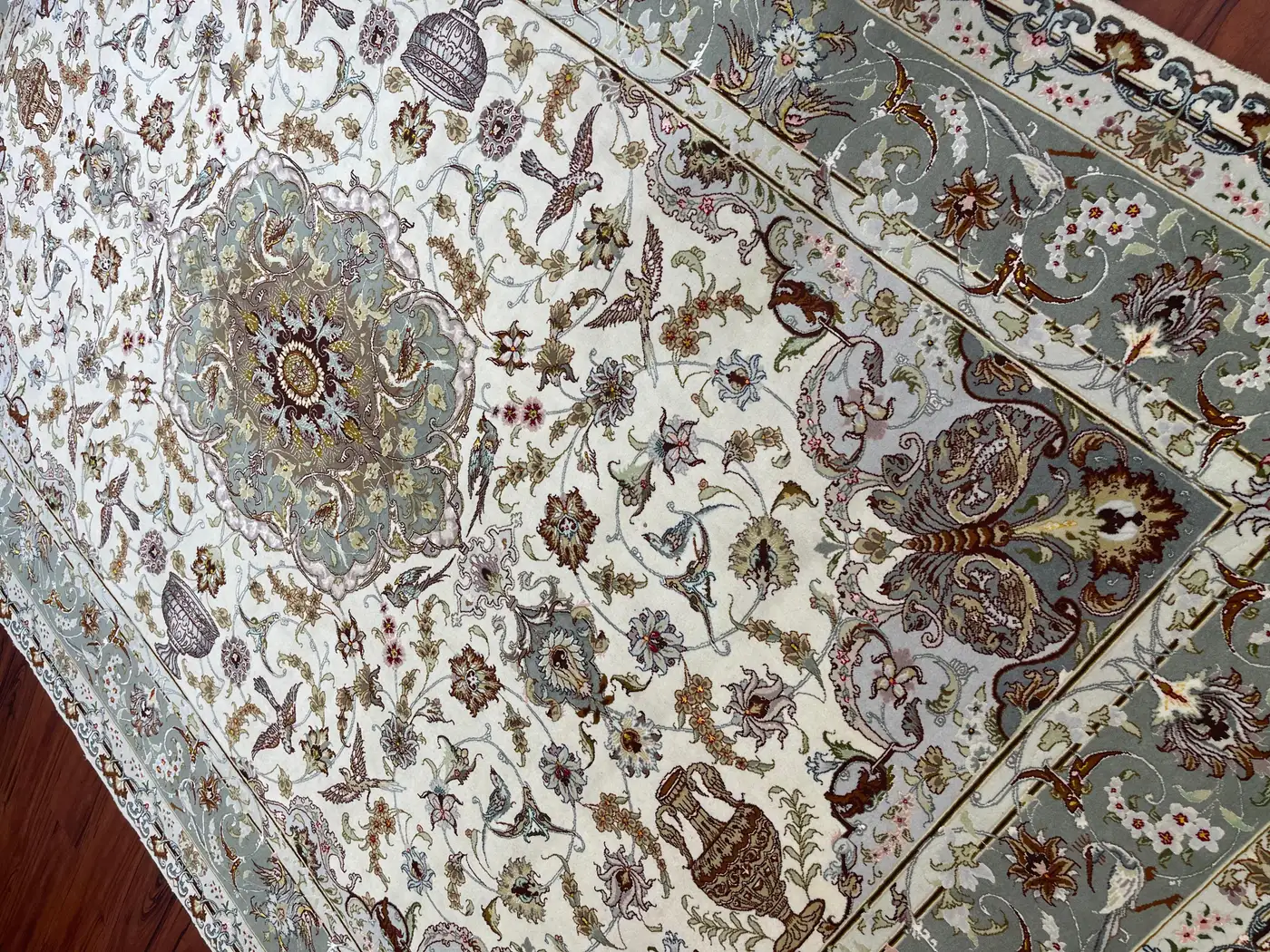 Very Fine Persian Tabriz Rug - Image 3