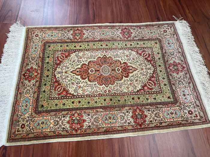Extremely Fine Turkish Silk Hereke Rug/Carpet - Image 3