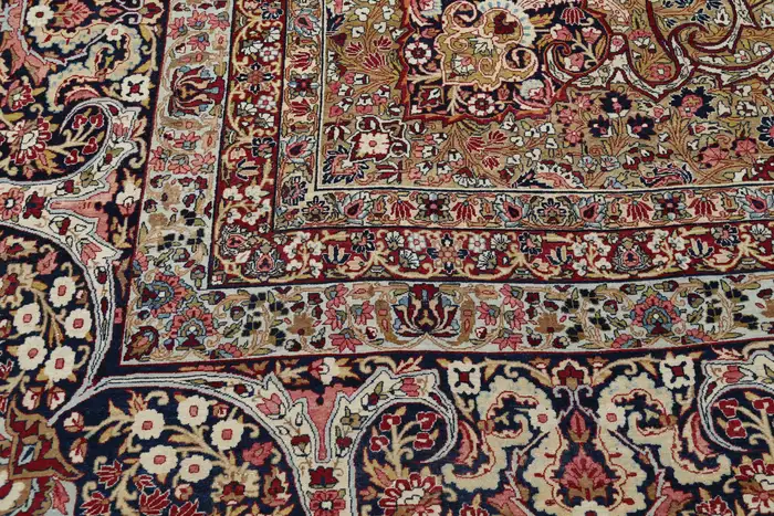 Antique KirmanShah/Laver Kirman Persian Carpet - Image 2